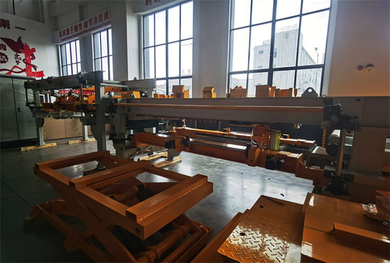 Operator 2-3 Metall-Schneidemaschine Breite 600-1500mm, konzipiert für gleichmäßiges Schneiden in Metallfertigungslinien