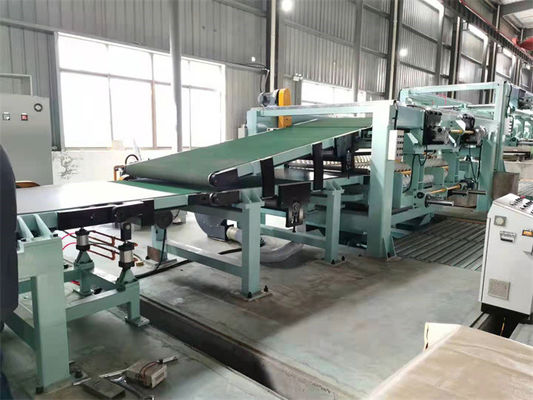 Hochgeschwindigkeitsmetallschnitt Längen-Maschinen-zum Drehscherfliegen schnitt zu Längen-Linie 0.3-3 x 1600