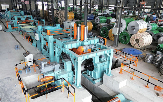 Edelstahlspulen entwickeln, bis zur Längenlinie schneiden, mit Randschnitt 4-16 X 2000